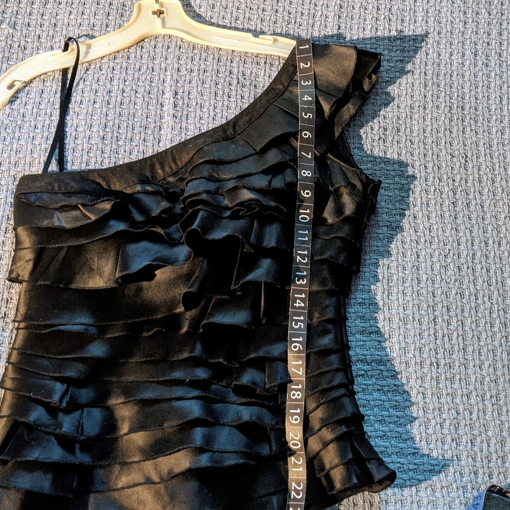 Glam one-shoulder satin top - Picture 3 of 5